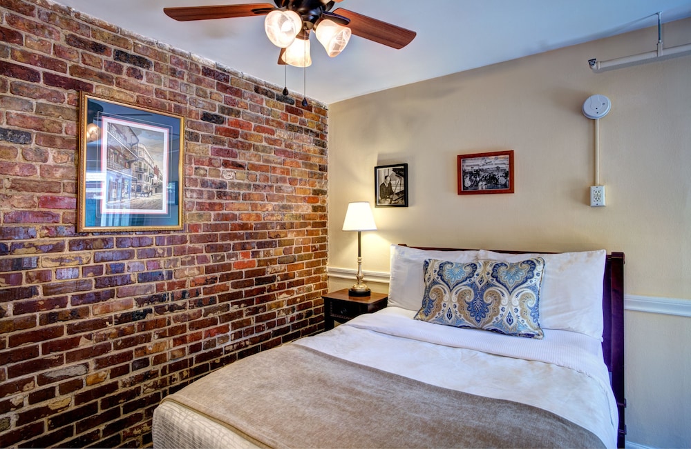 Hotel St Pierre French Quarter 28/78