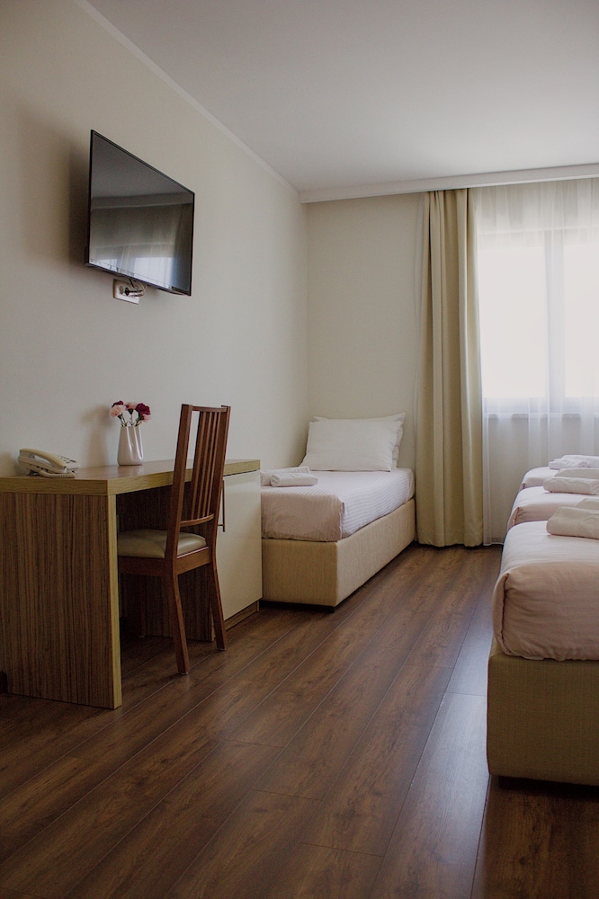 غرفة عائلية بأربعة أسرّة بإطلالة على المدينة، Medjugorje Hotel Spa 5/8