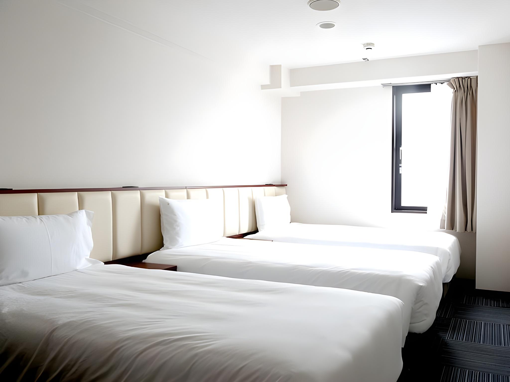 Room, Triple