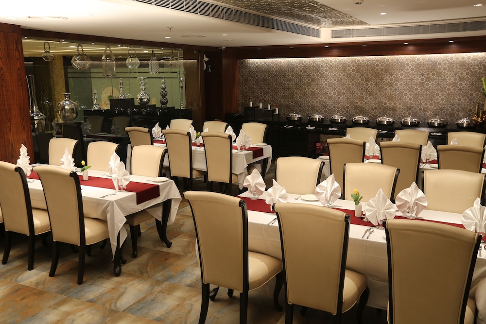 M Crown Hotel 16/24
