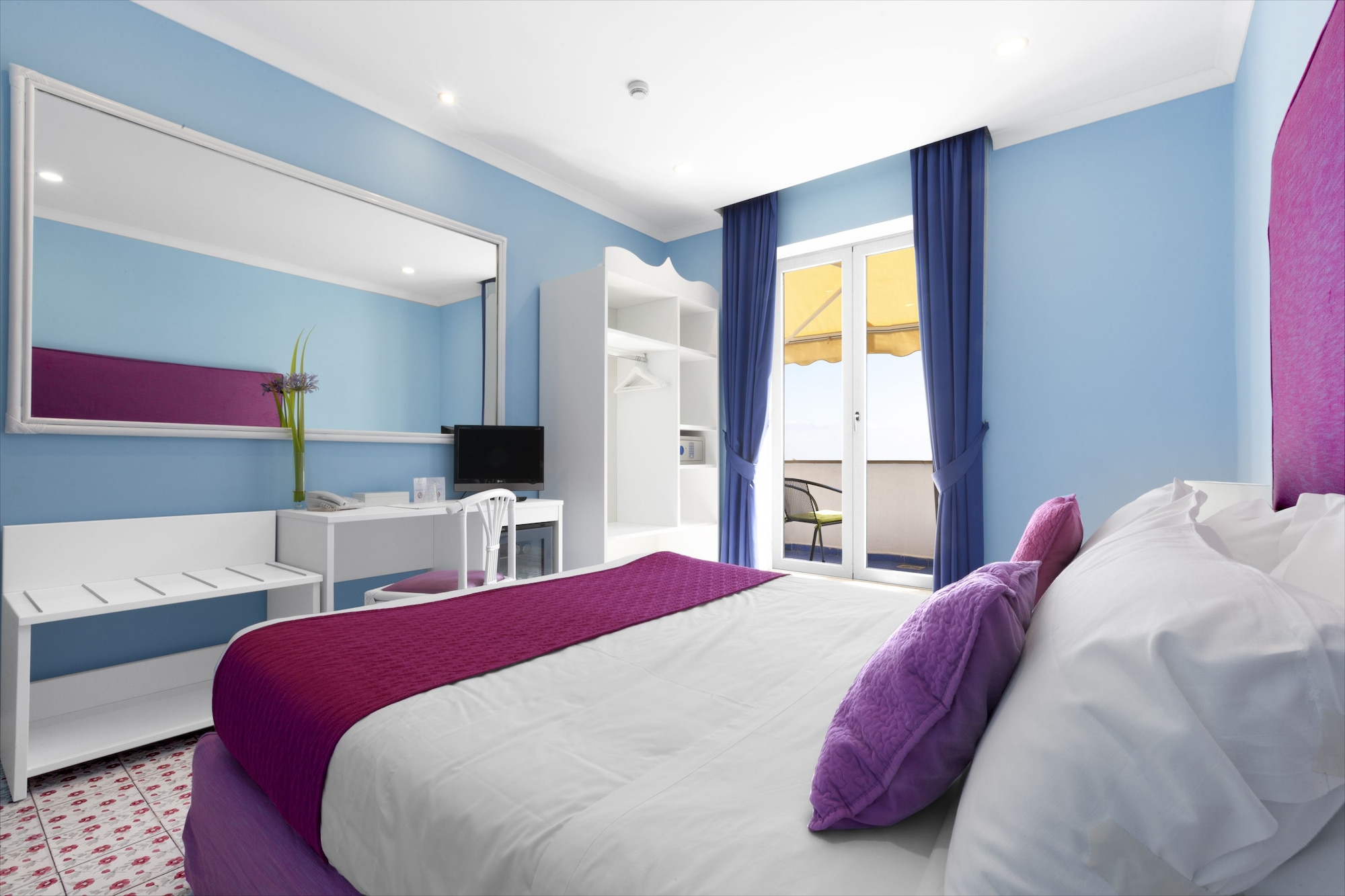 COMFORT, DOUBLE OR TWIN BED, SEA VIEW, BALCONY