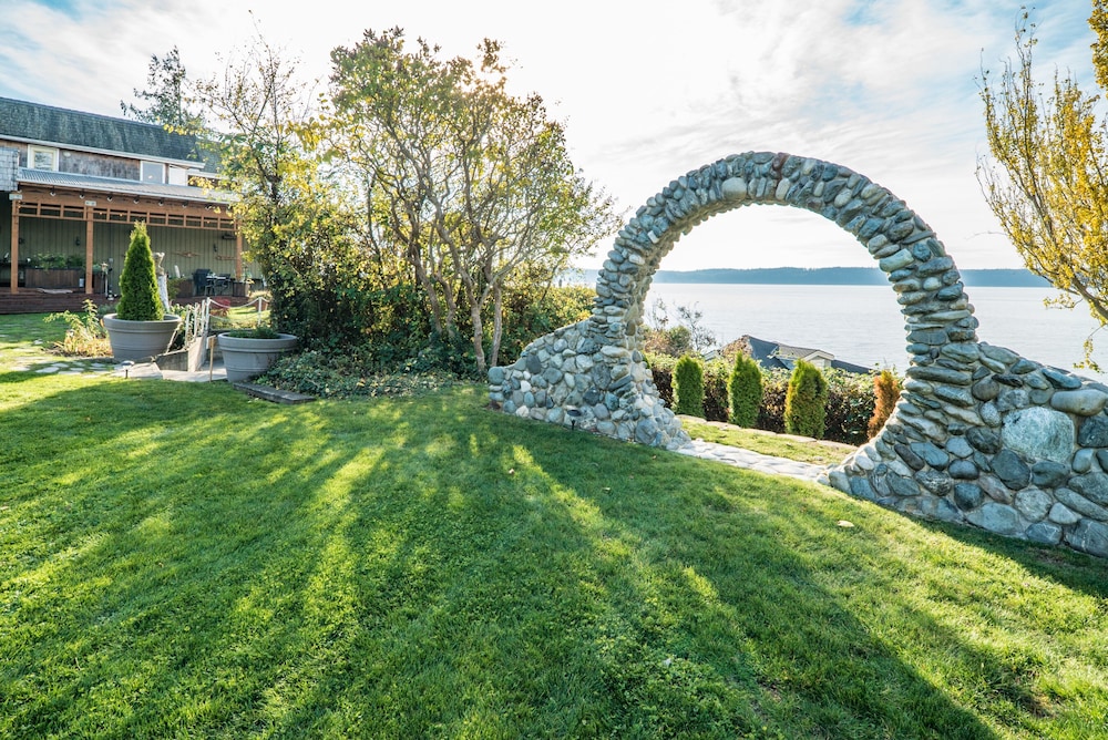 Camano Island Inn 58/67