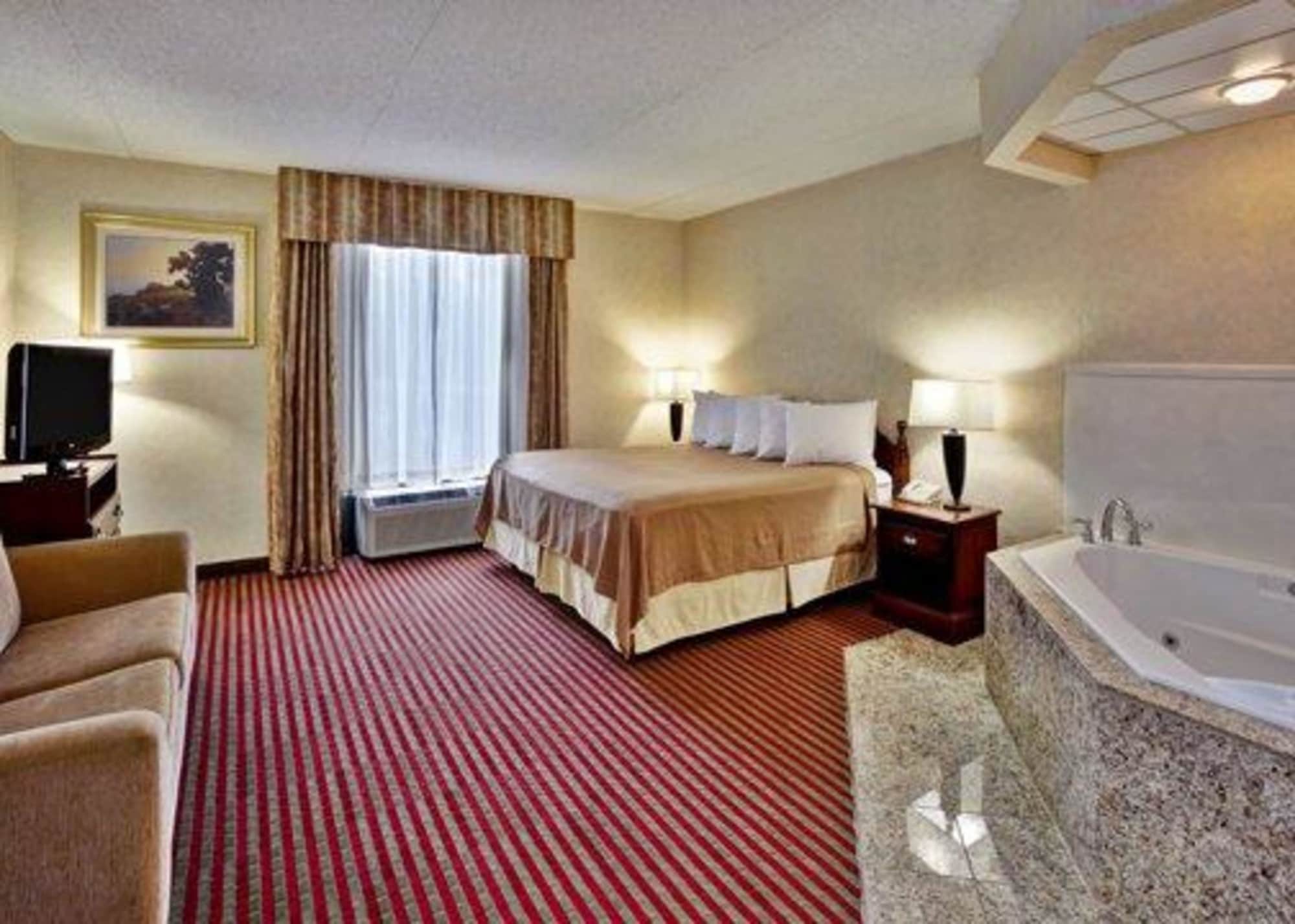 غرفة قياسية بسرير كينج، Quality Inn & Suites Somerset Downtown 2/2