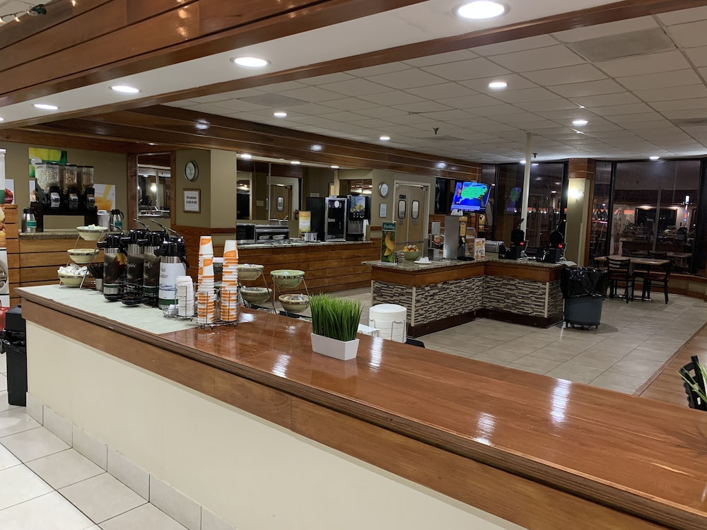 Quality Inn and Suites Pensacola Bayview 22/49