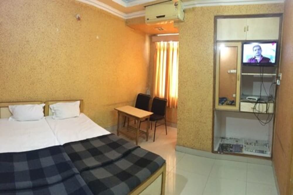 Hotel Rajdhani Plaza 15/43