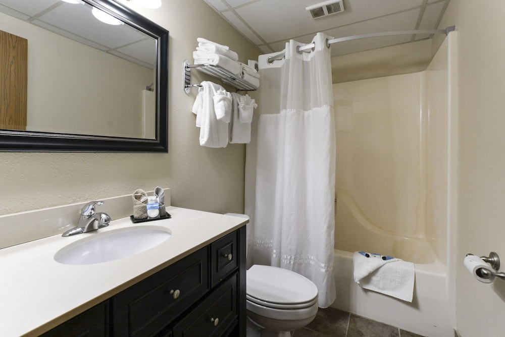 Grand View Inn and Suites 8/42
