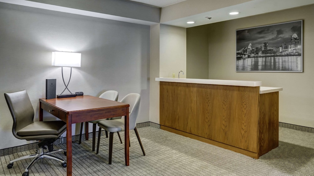 Embassy Suites By Hilton Cincinnati Rivercenter 48/53
