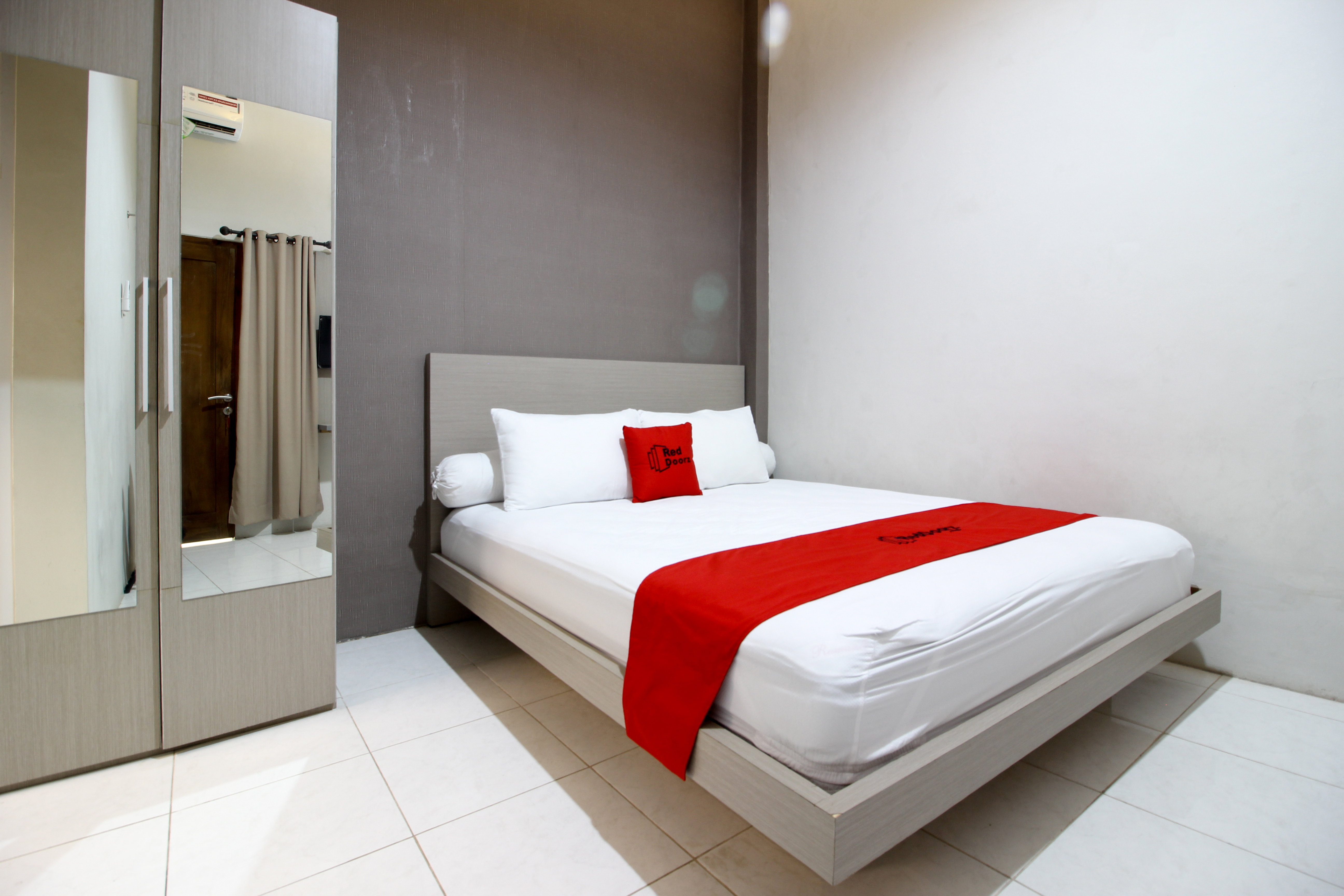 Reddoorz Plus Near Upn Jogjakarta 2 9/32