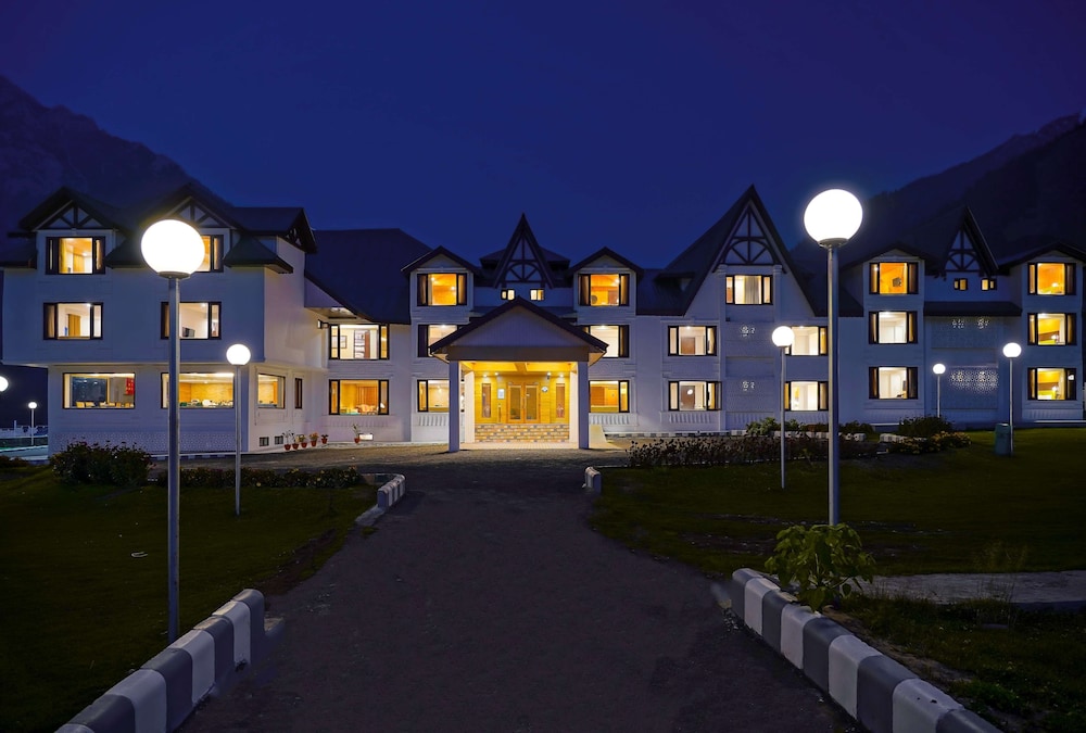Country Inn & Suites by Radisson, Sonamarg 1/50