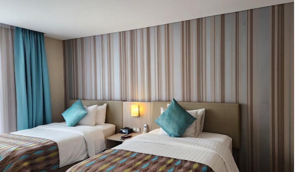 Hotel Plaza Suites 12/65