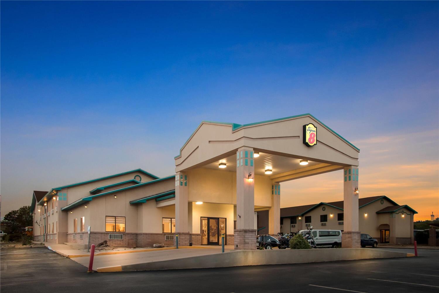 Super 8 By Wyndham Santa Rosa 1/17