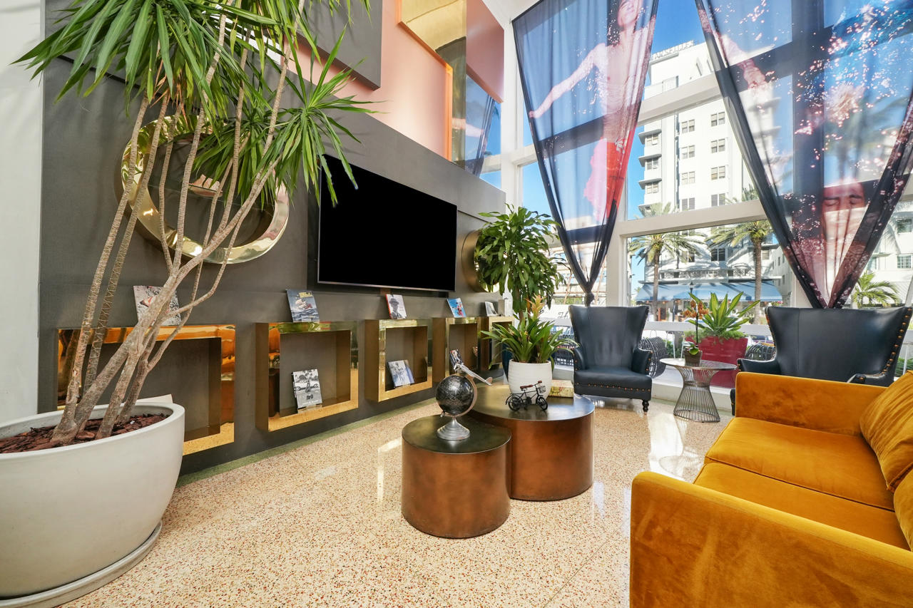 Catalina Hotel & Beach Club 44/70