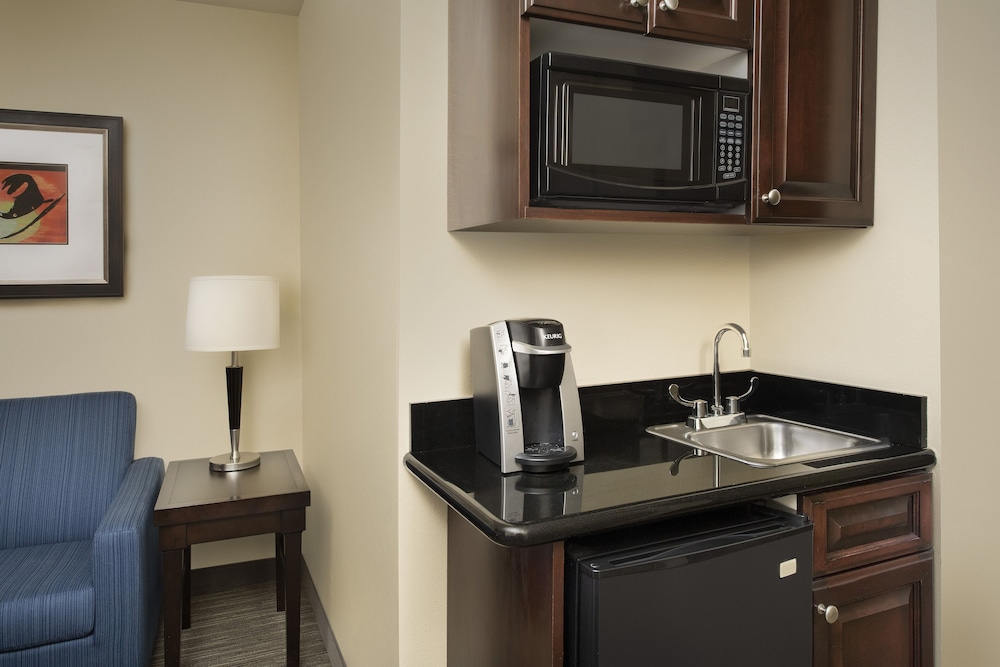 Holiday Inn Express Hotel Suites Uvalde 38/55