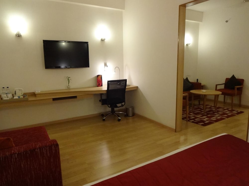 Red Fox Hotel Hitec City 26/33