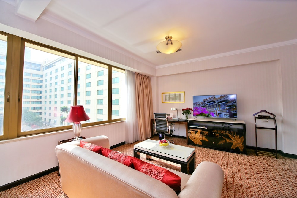 Dong Fang Hotel 52/74