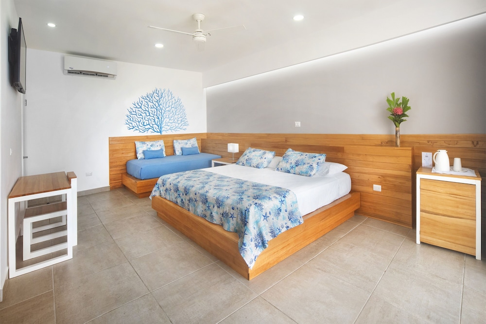 Naboo Resort & Dive Center - Adults Only 15/50