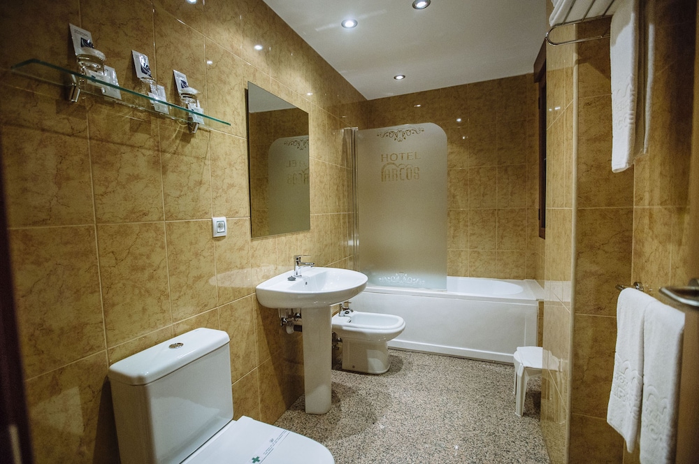 Hotel Arcos Catedral 23/24