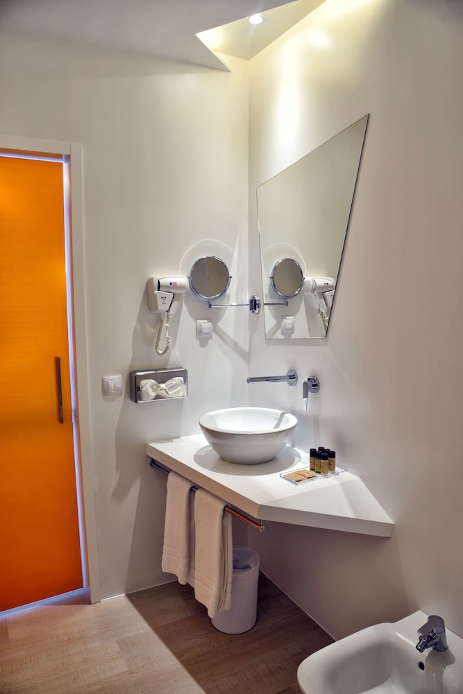 Bh Atarazanas Malaga Boutique Hotel 49/50