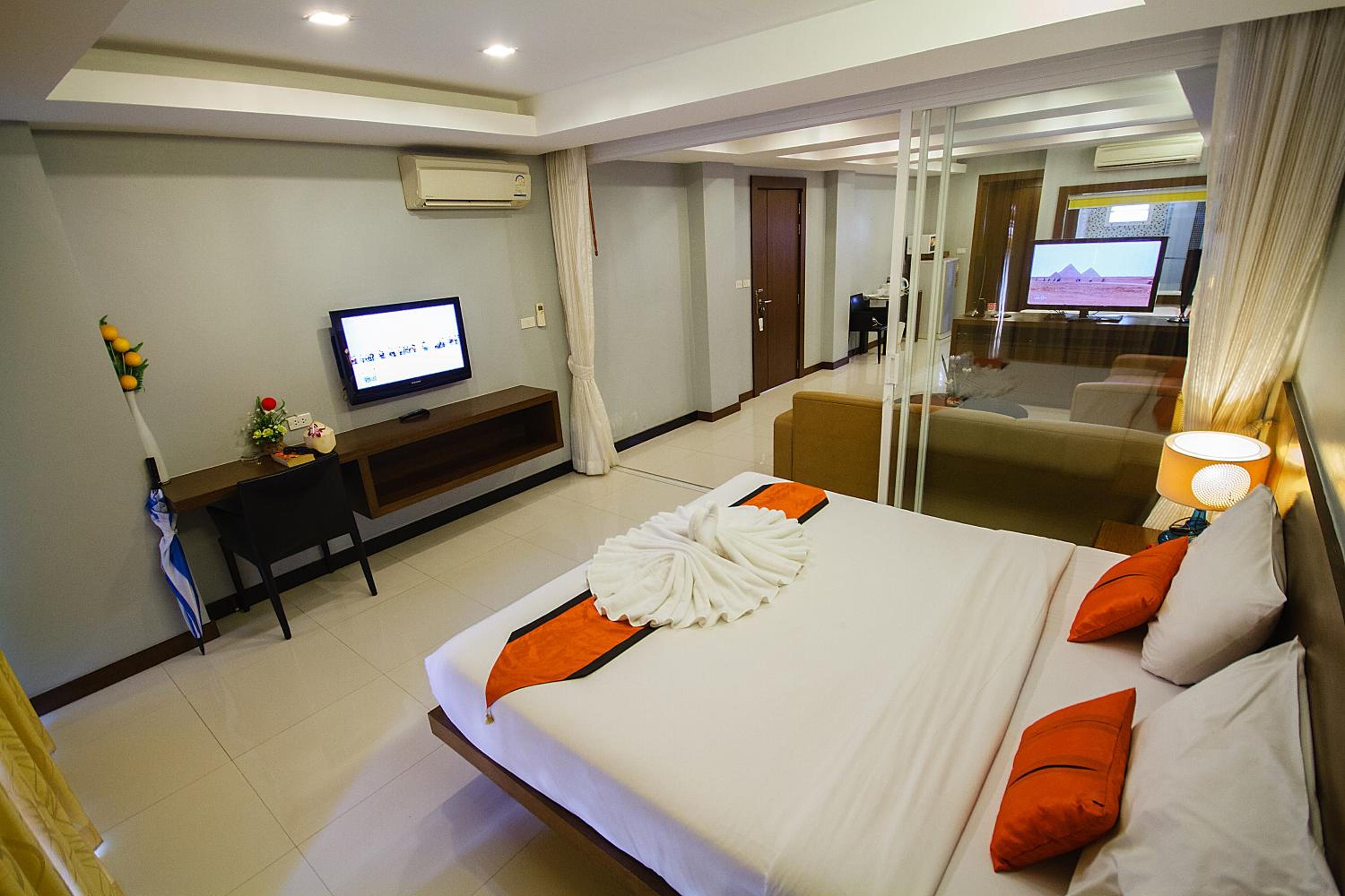 Platinum Hotel 8/50