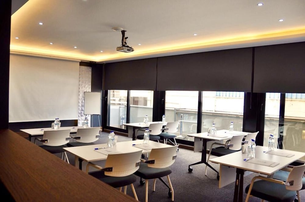 Emen S Hotel 42/48