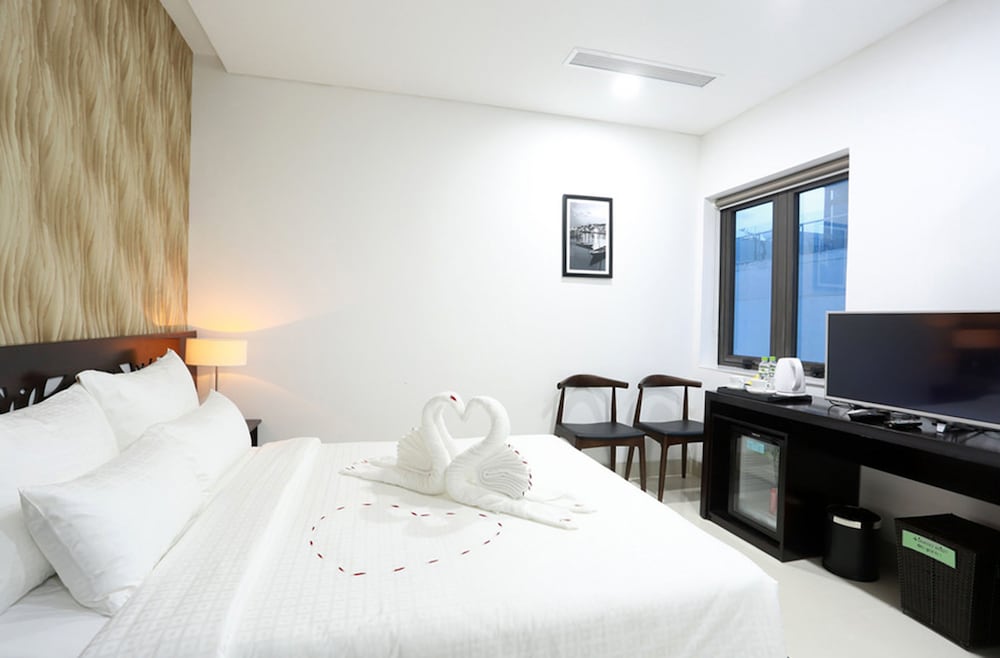 Dylan Hotel Da Nang 4/27
