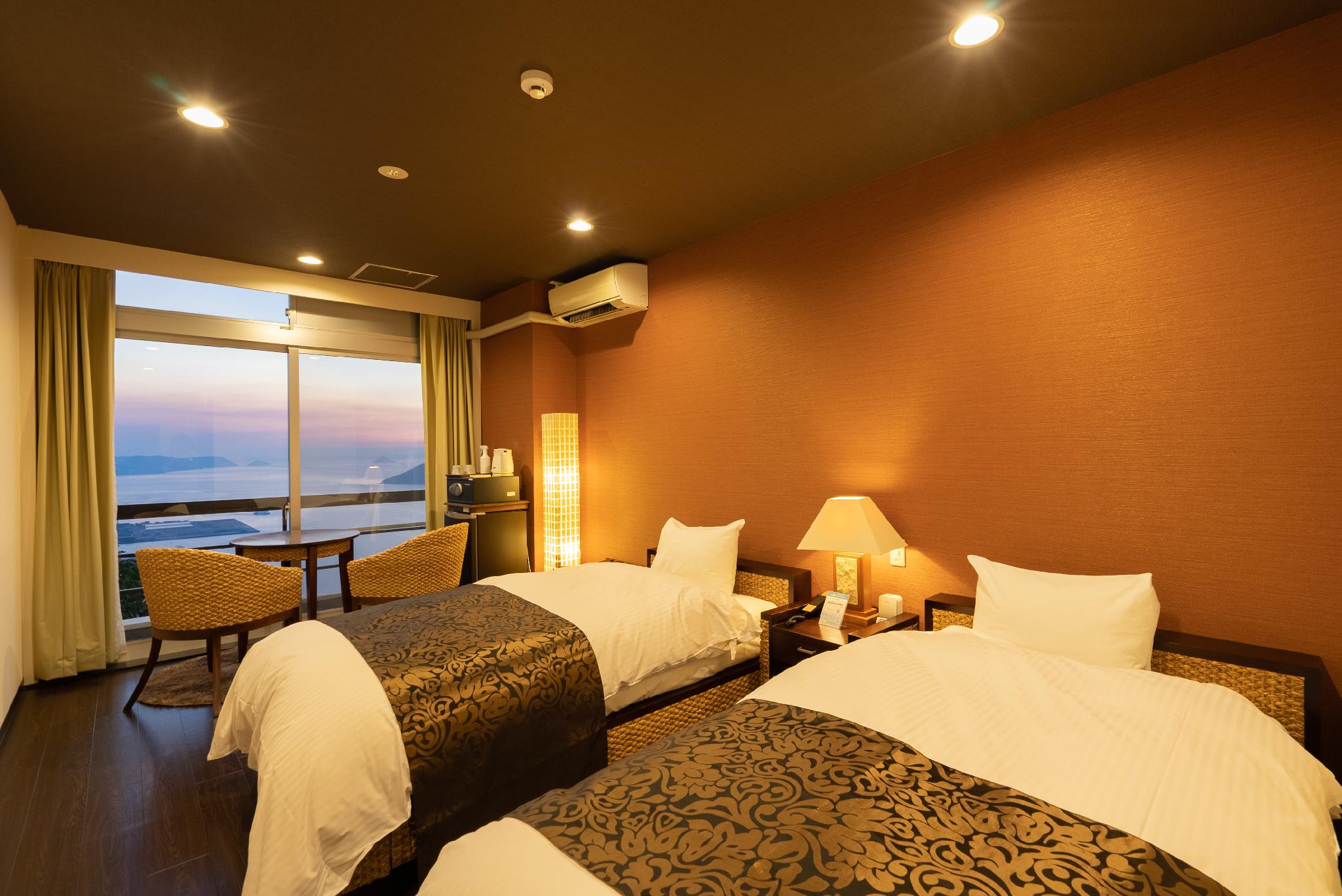 Standard, Twin Beds, Ocean View, Night View