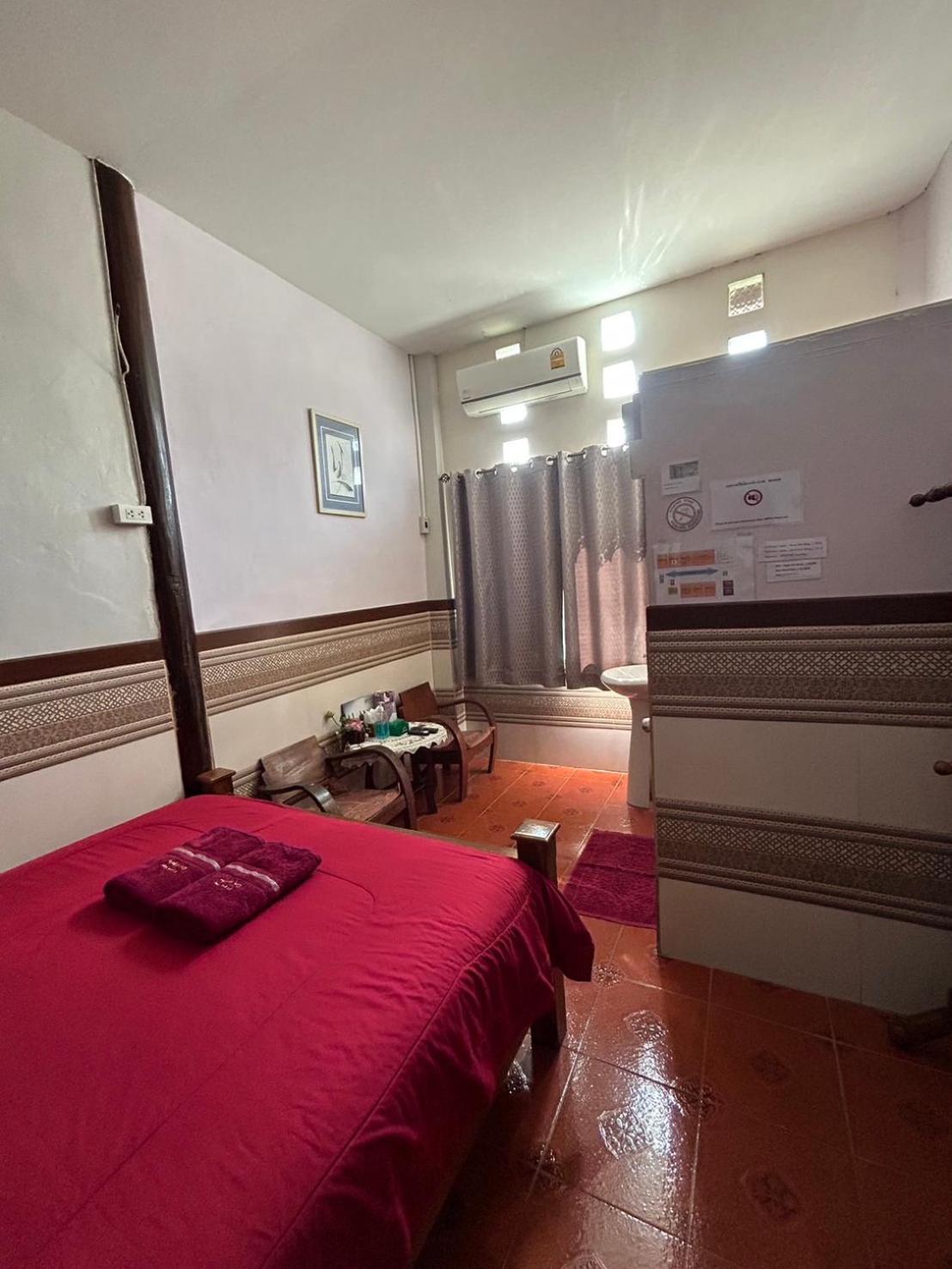 STANDARD, QUEEN BED