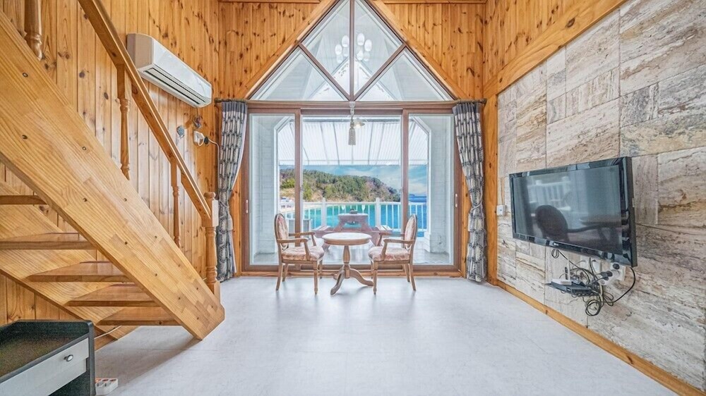 Geoje White O Pension 5/50