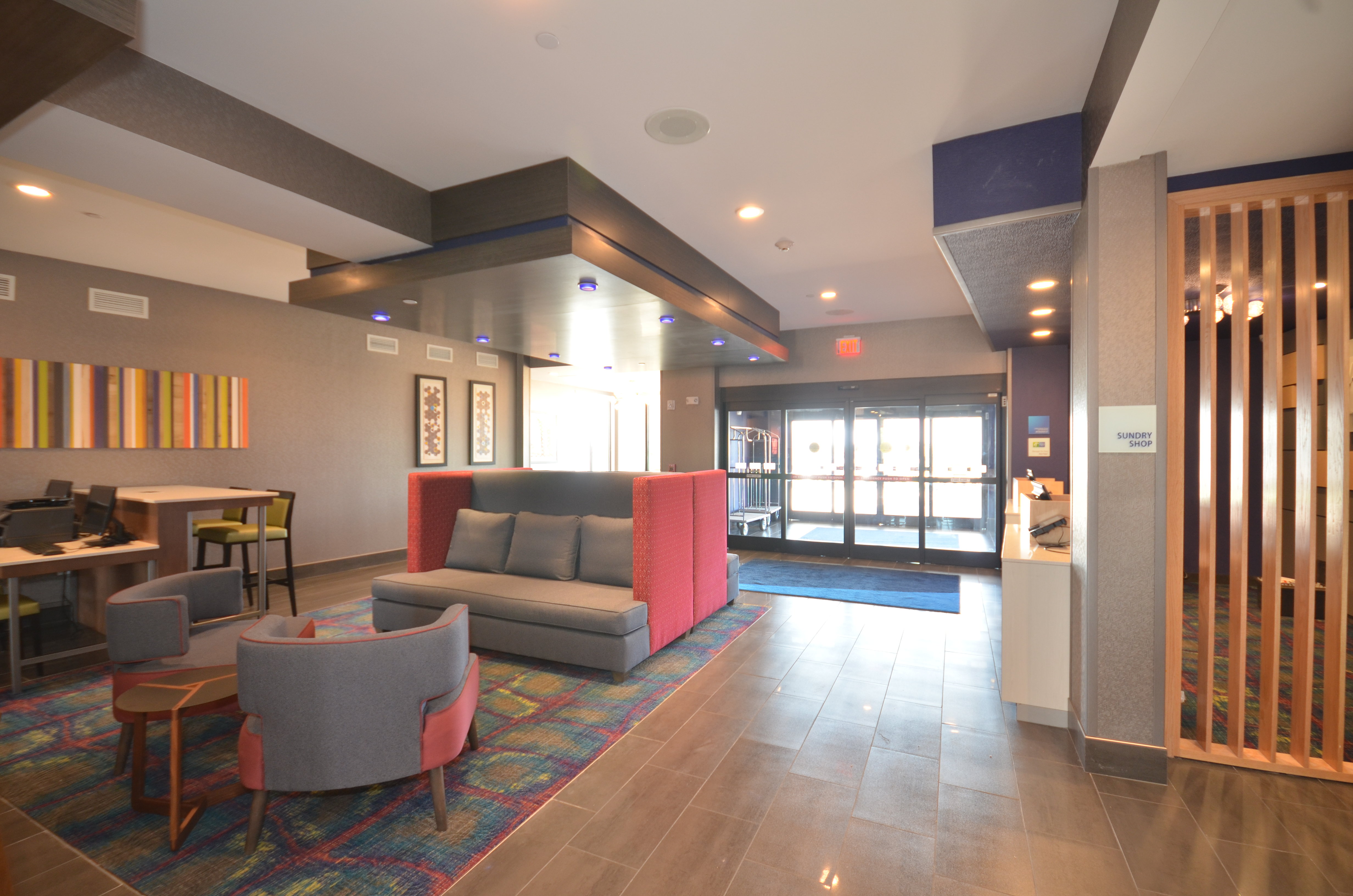 Holiday Inn Express & Suites Oklahoma City Mid - Arpt Area 17/25