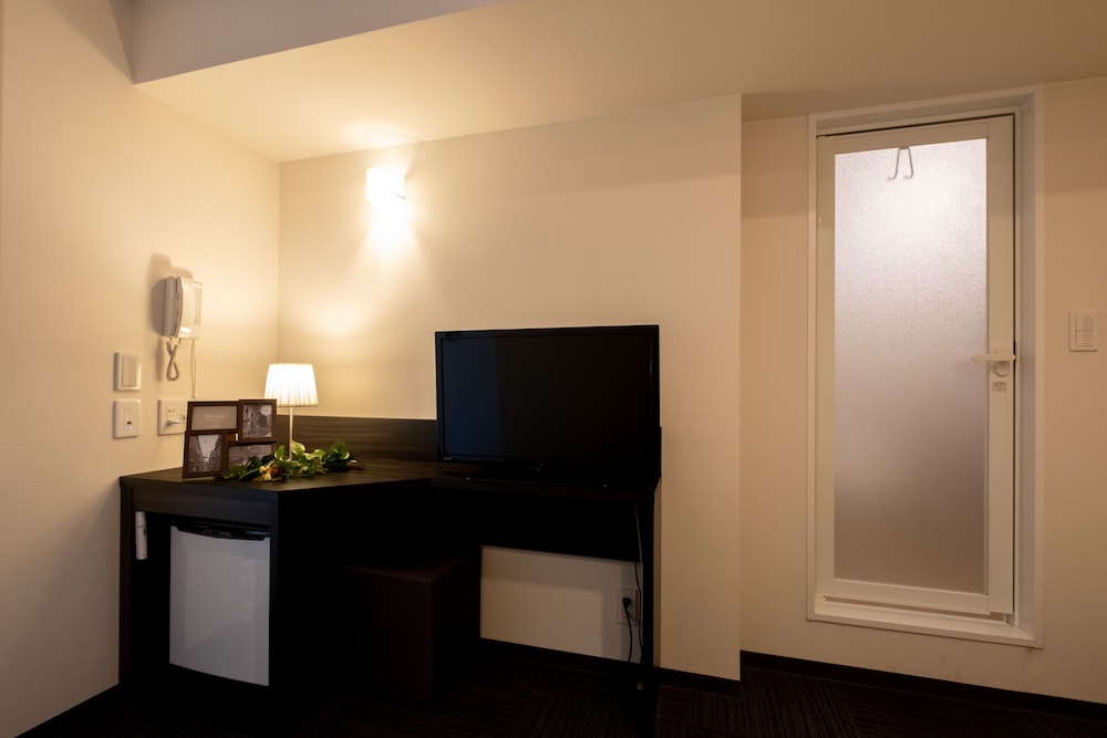 Nipponbashi Crystal Hotel 40/50