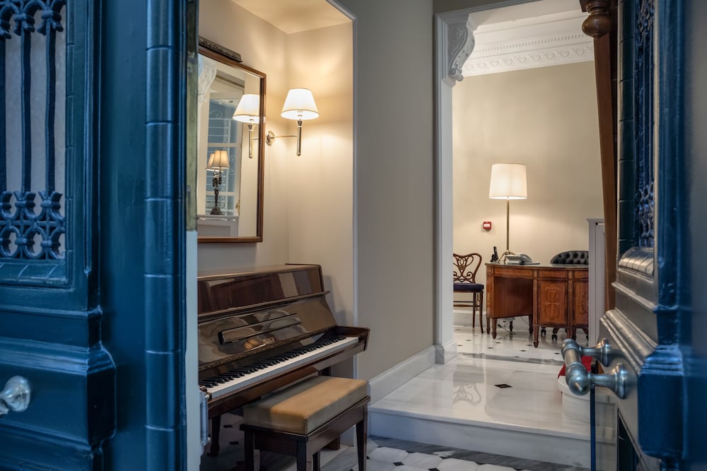 Noble Suites 55/68