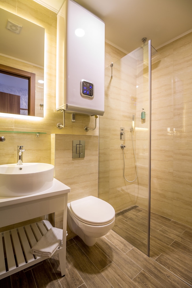 Privilege Suites By Central Park 67/69
