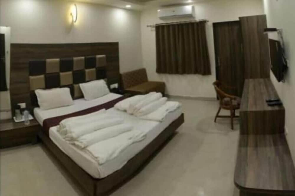 Hotel Shree Vatika 12/27