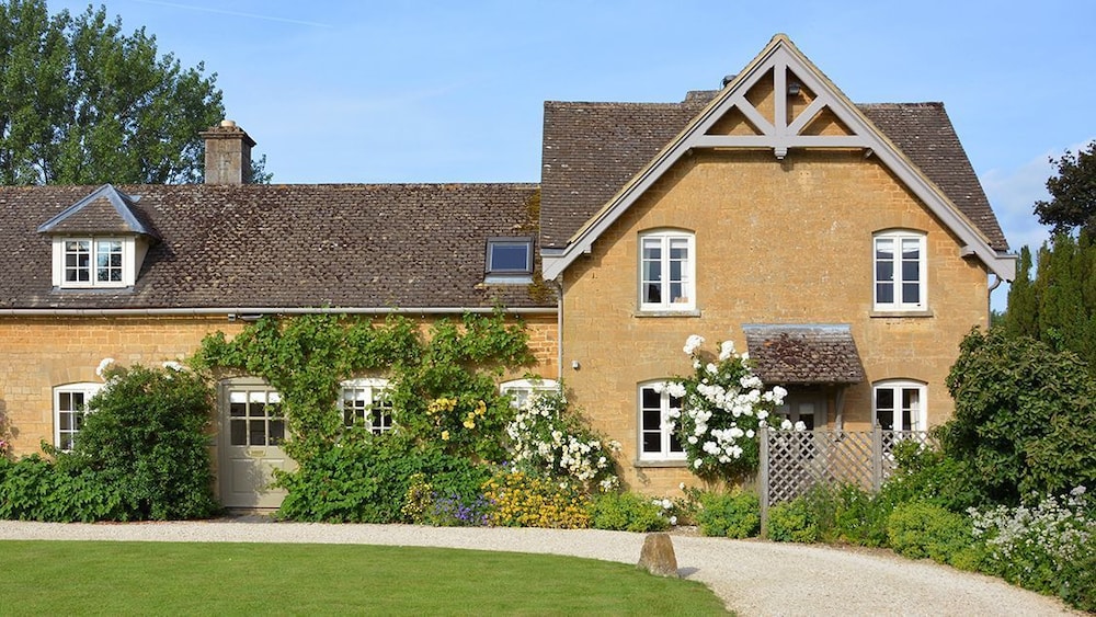 Goodwood Cottage 17/23