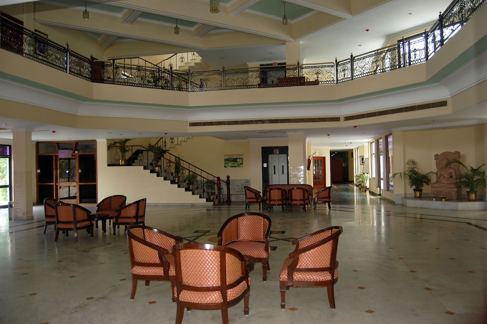 THE ROYAL RESIDENCY 24/35
