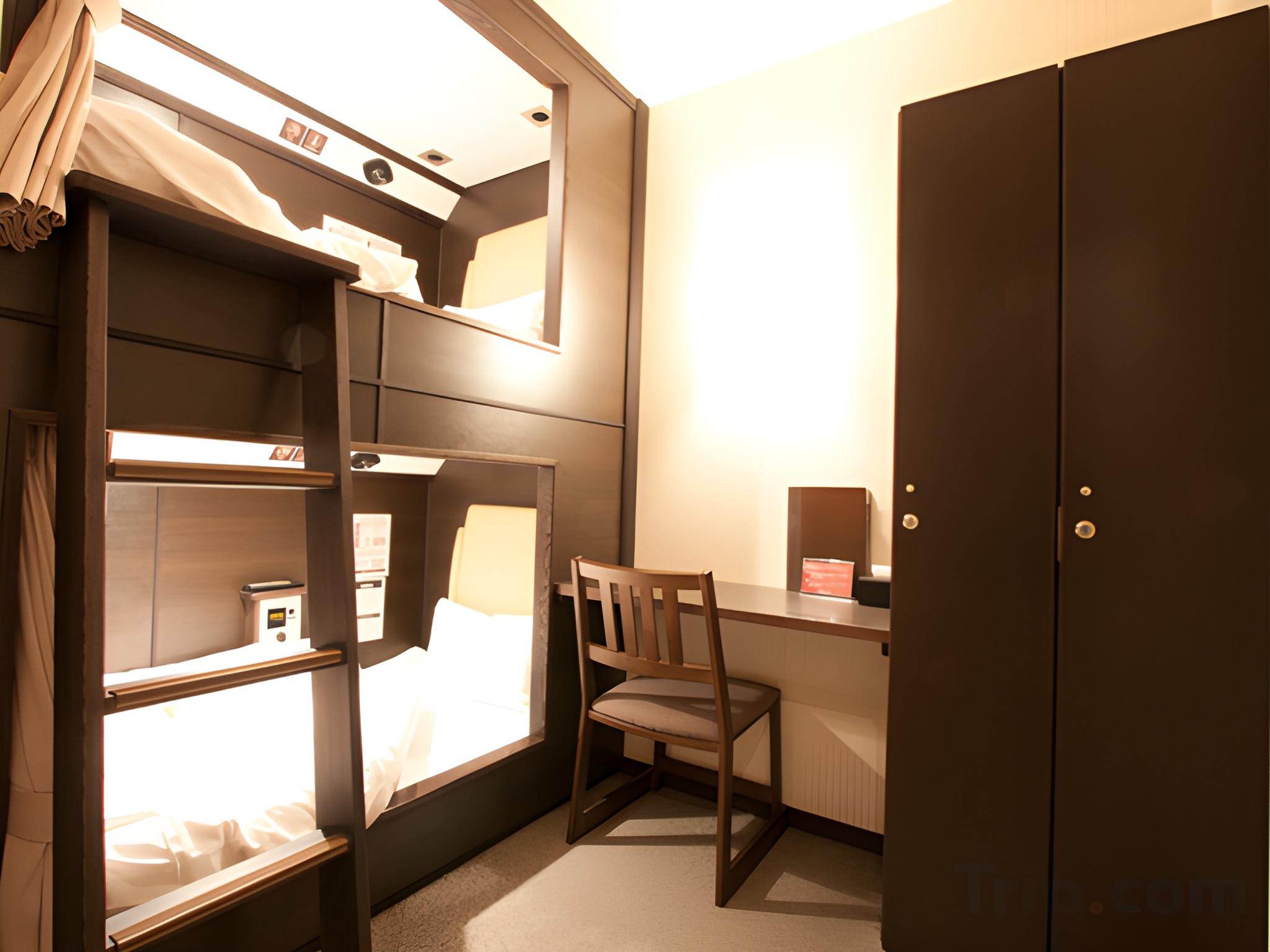 Capsule, Male Dorm, Twin Beds
