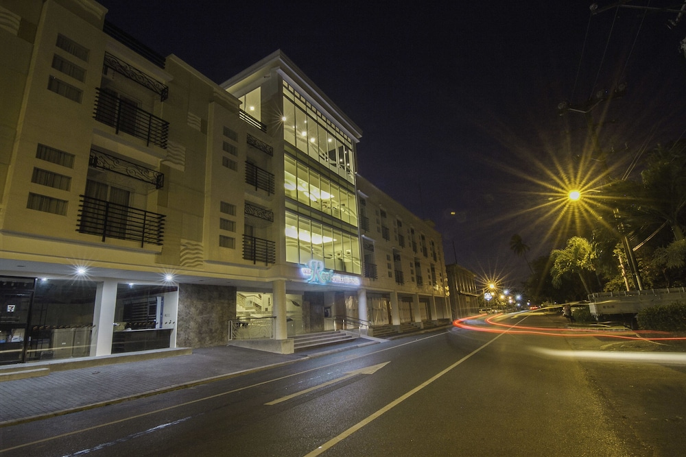 The Reef Hotel And Residences 47/51