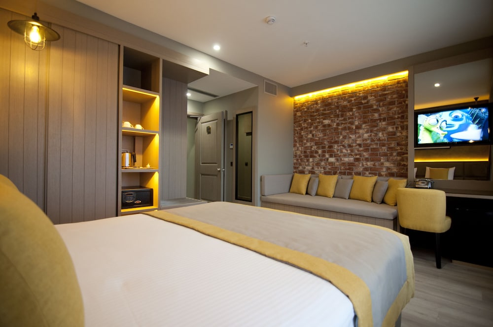 Hotel Seraglio 12/70