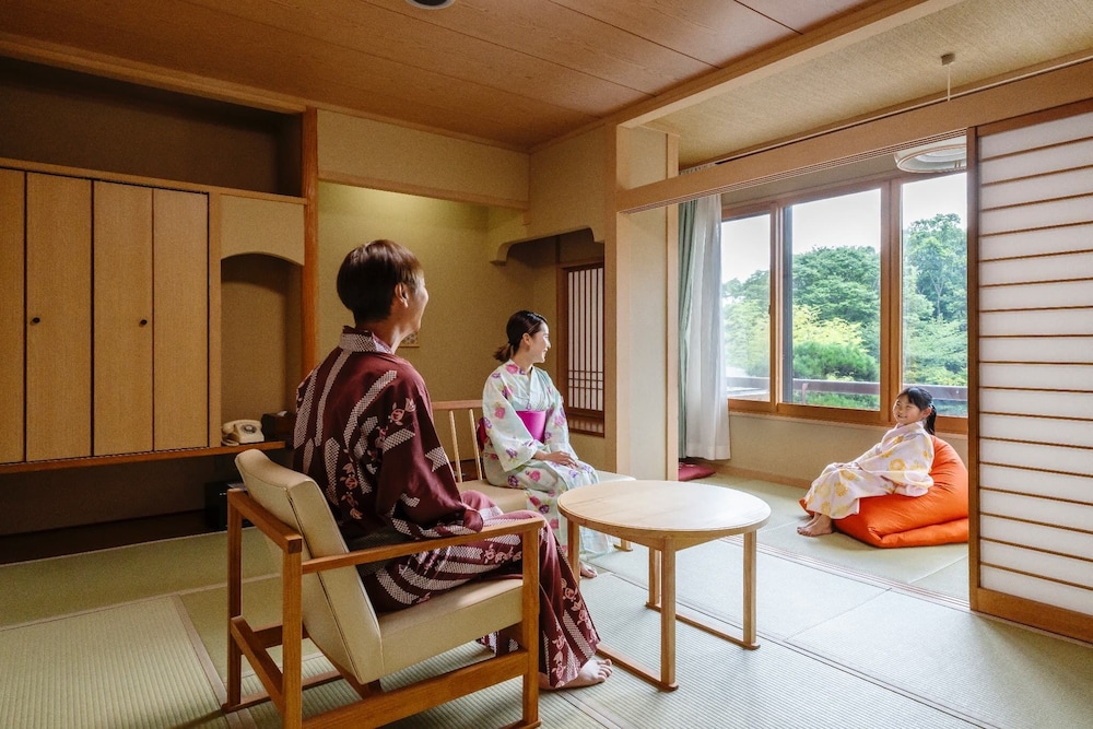 Joshinnosato Hibikino 4/42
