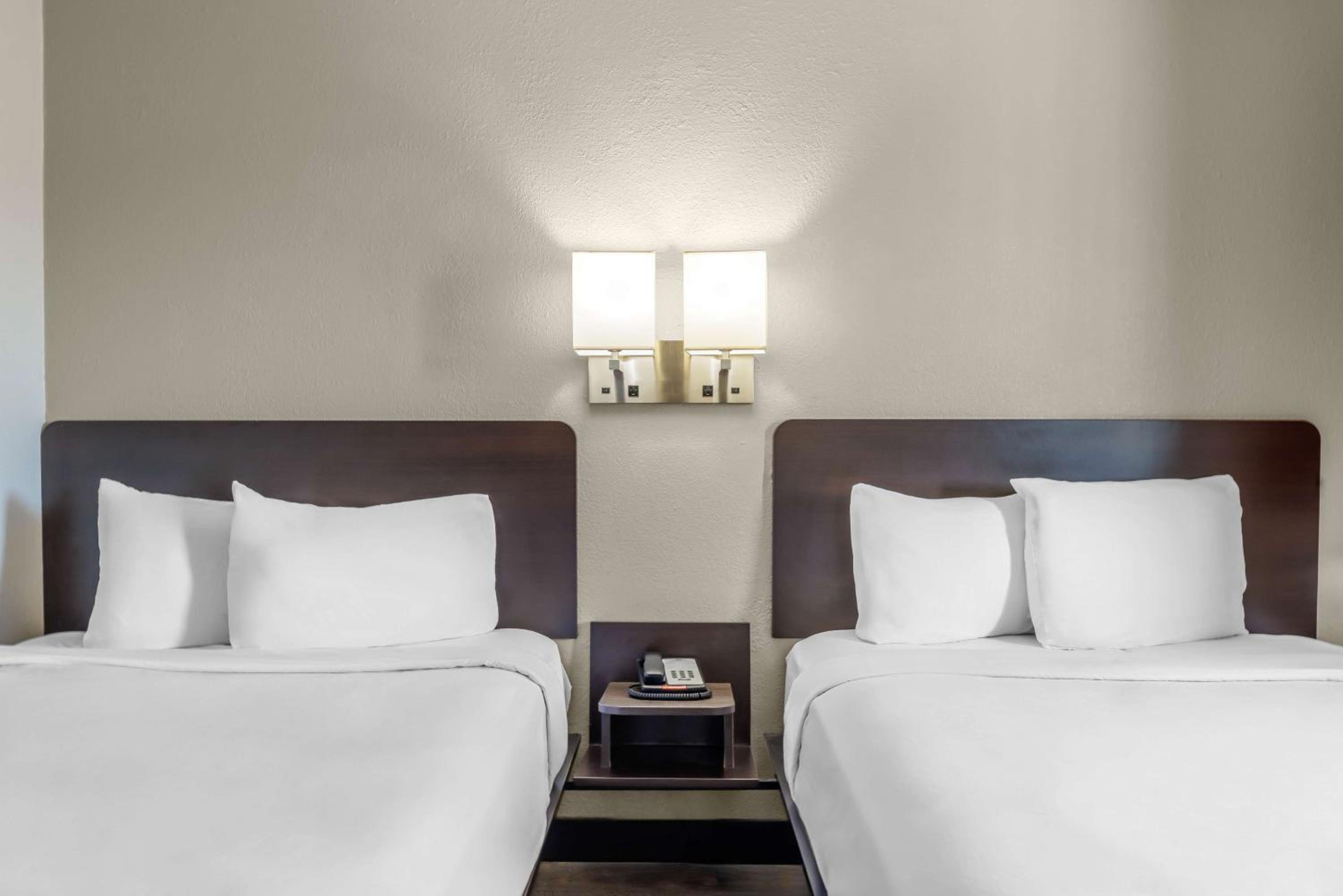 2 Full Beds - Hearing Accessible, Motel6 Elizabethtown, KY 4/9