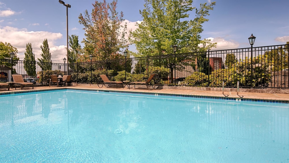 Best Western Plus Grand Manor Inn 5/43
