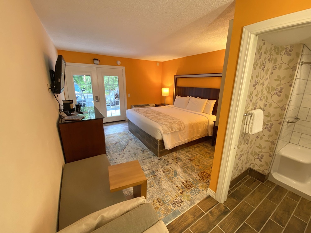 Cascades Inn 28/70
