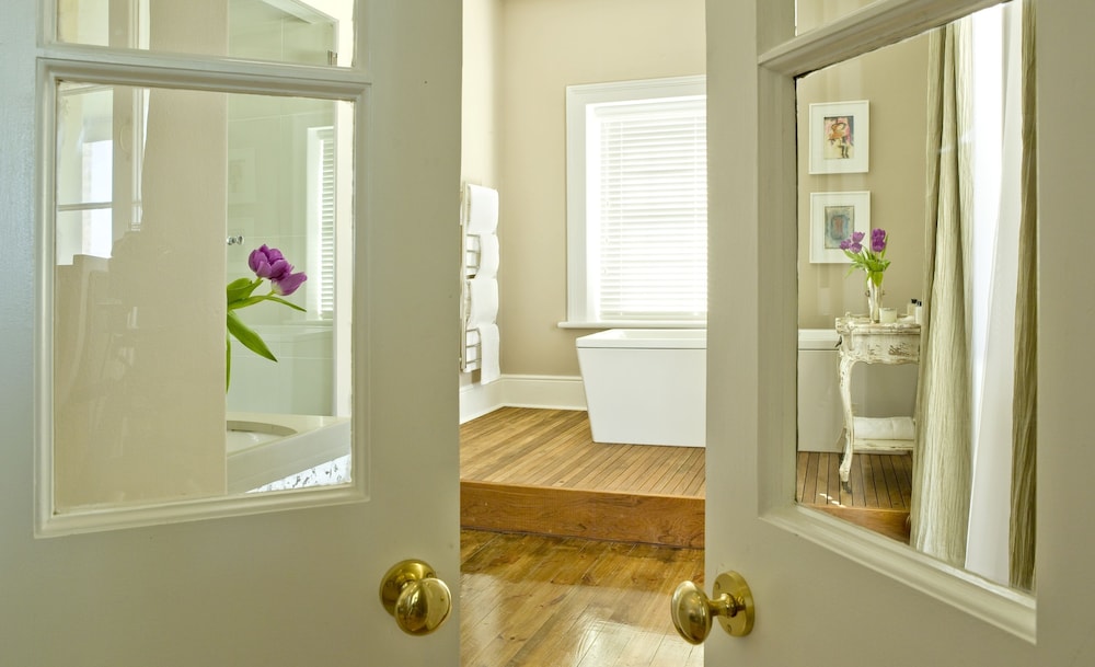 Dock House Boutique Hotel 49/49