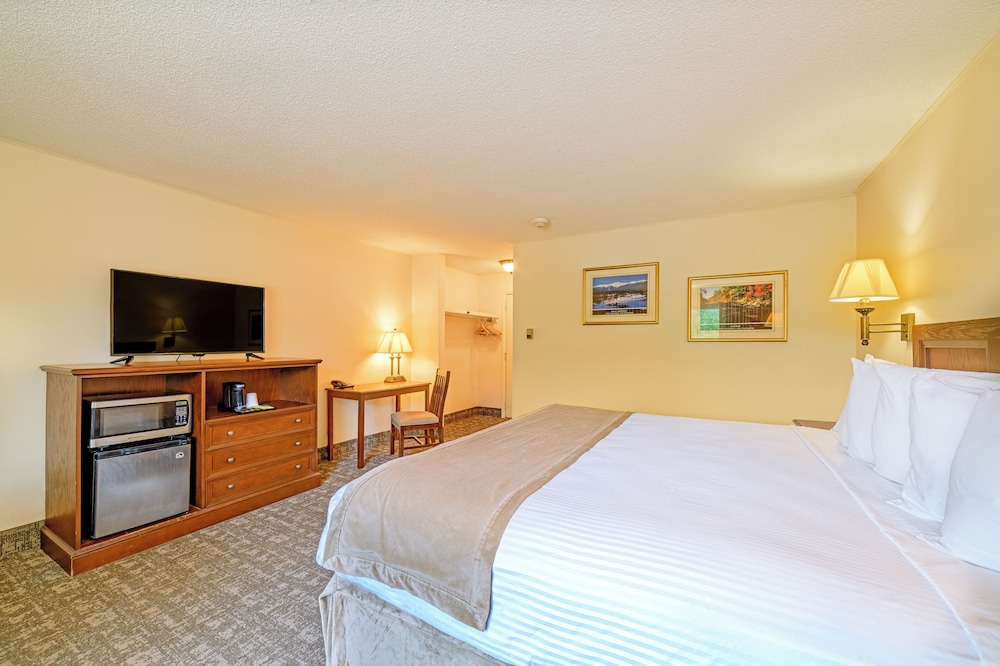 Town and Country Inn and Resort 8/50