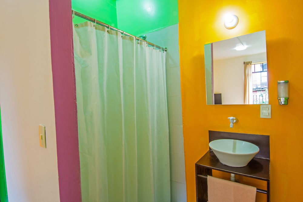Amigo Suites Hotel 6/43