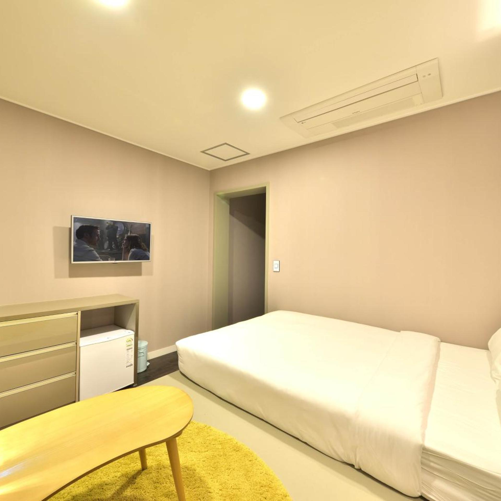 Room, Double Bed
