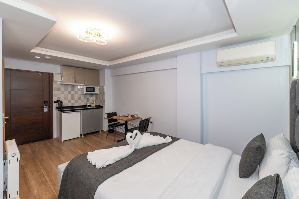 BUSINESS, DOUBLE BED, CITY VIEW, BALCONY