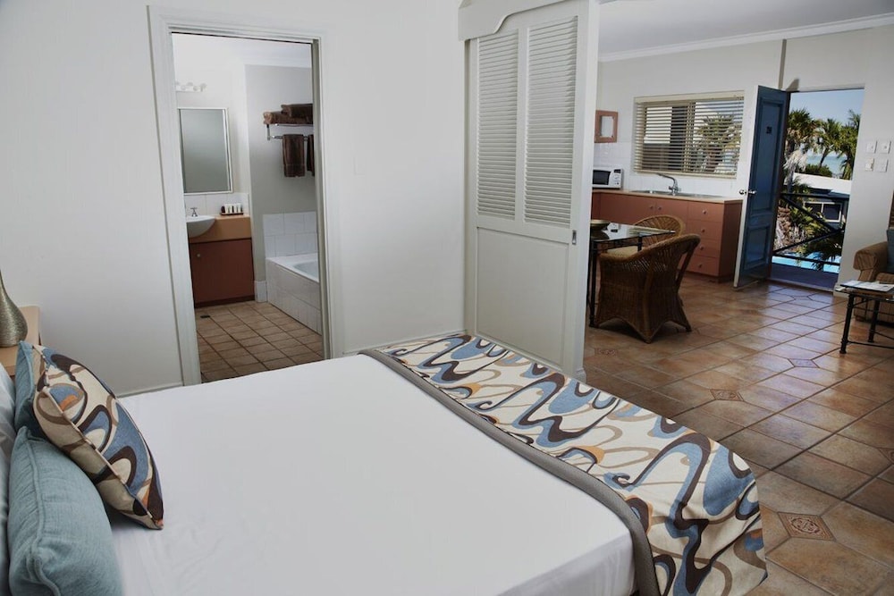Moonlight Bay Suites 9/41
