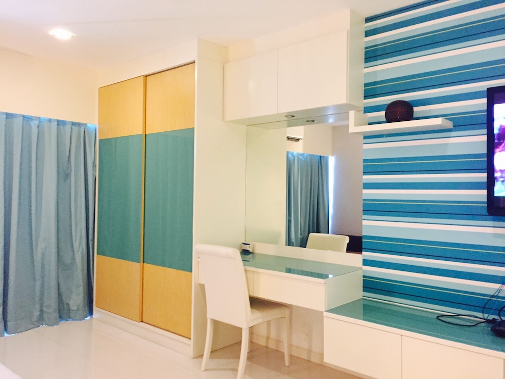 View Talay 6 Condominium By Honey 8/84