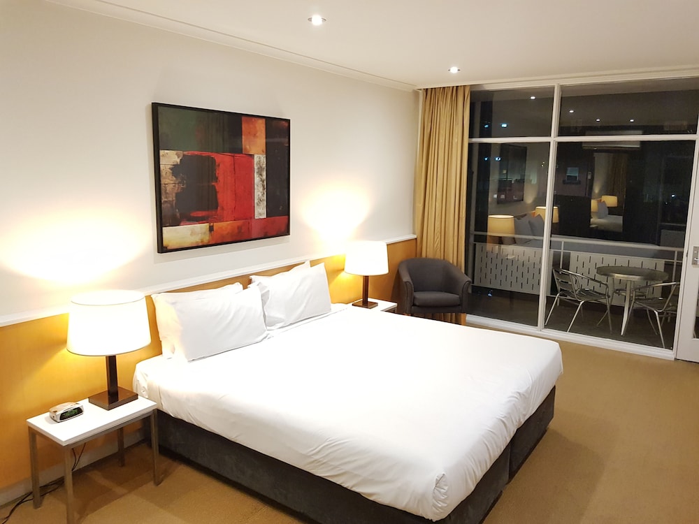 The Parkmore Hotel 12/45